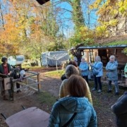 Vor dem Spaziergang im Hof der Familie Heukeshoven